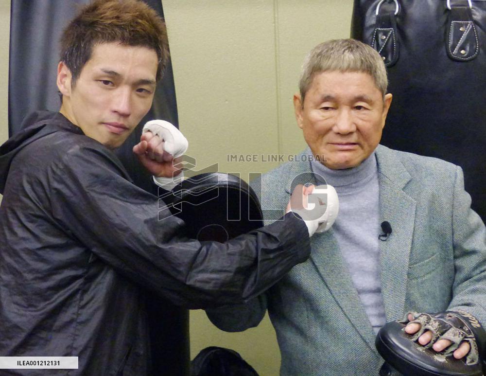 Beat Takeshi encourages boxer Amagasa