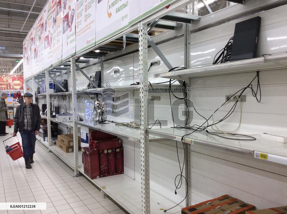 Ruble crash leaves Moscow store shelves empty