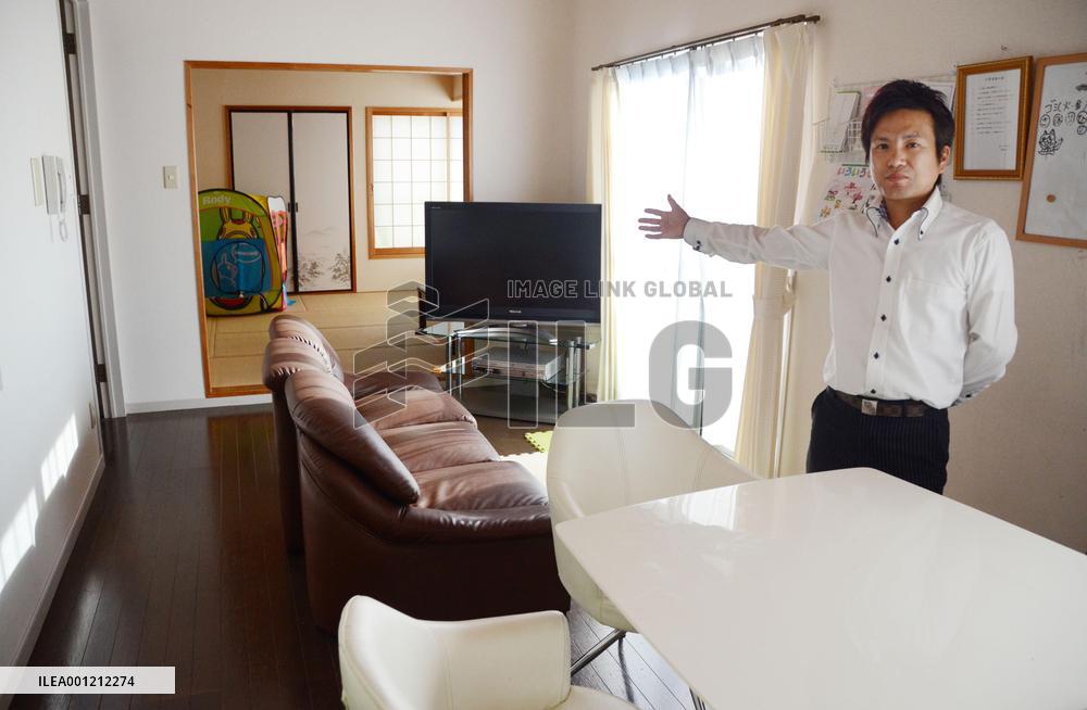 Realty agent opens share house for single mothers