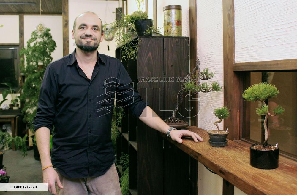 Charmed by bonsai, French man settles in producing town