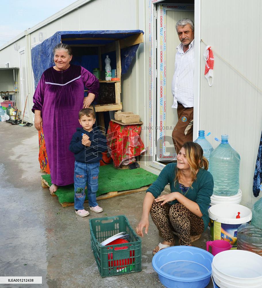 Iraqi refugees from militant attacks face intense winter