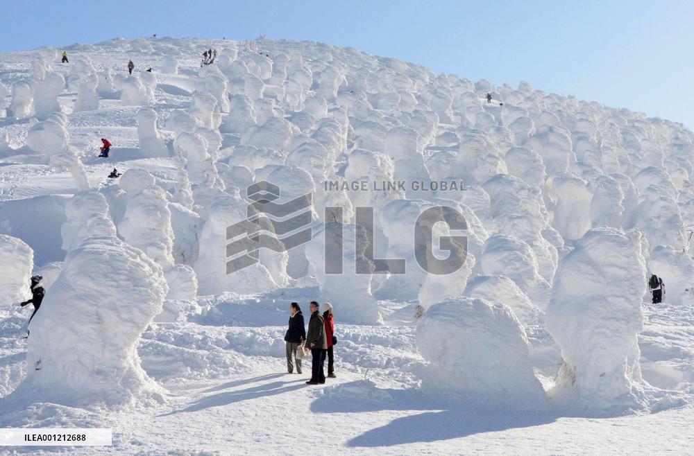 Ski trip led by PM's wife seeks to have middle-agers return to slopes