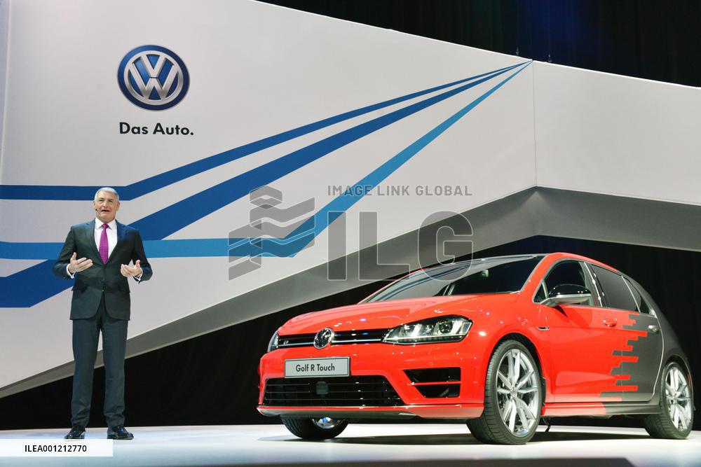 VW unveils Internet-connecting concept car at CES