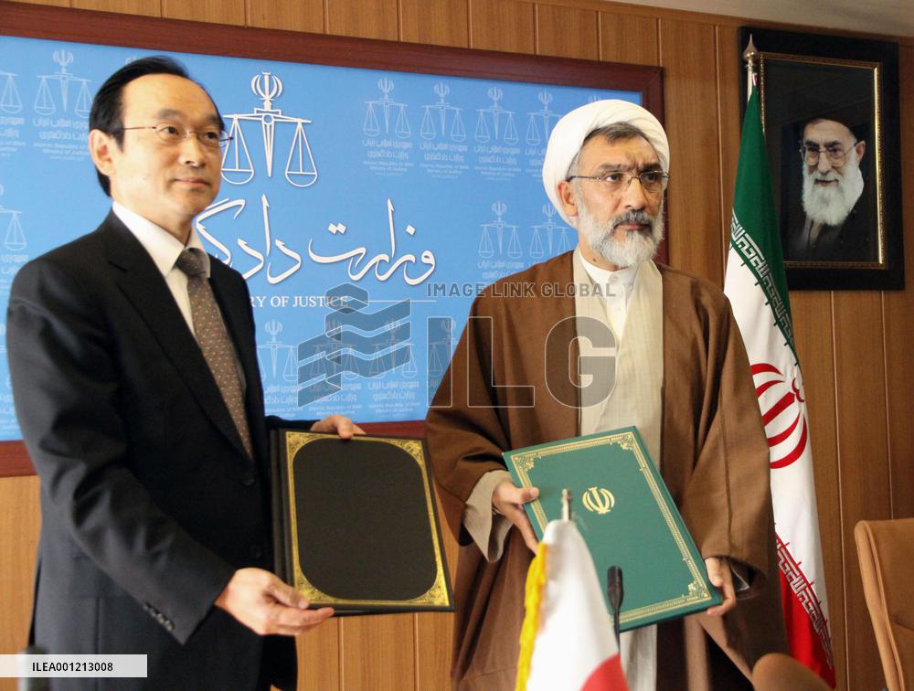 Japan, Iran exchange signed documents on transfer of prisoners