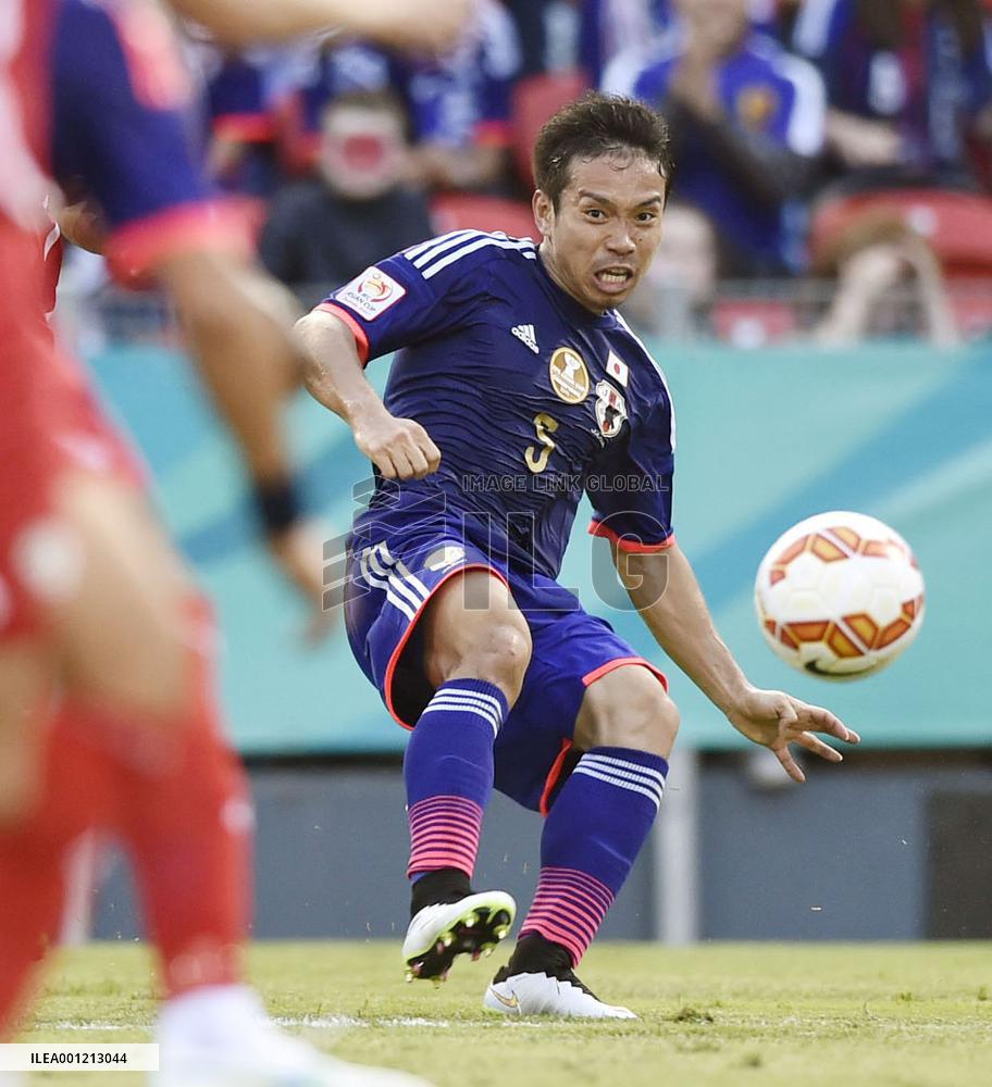 Japan's Nagatomo delivers cross in Asian Cup