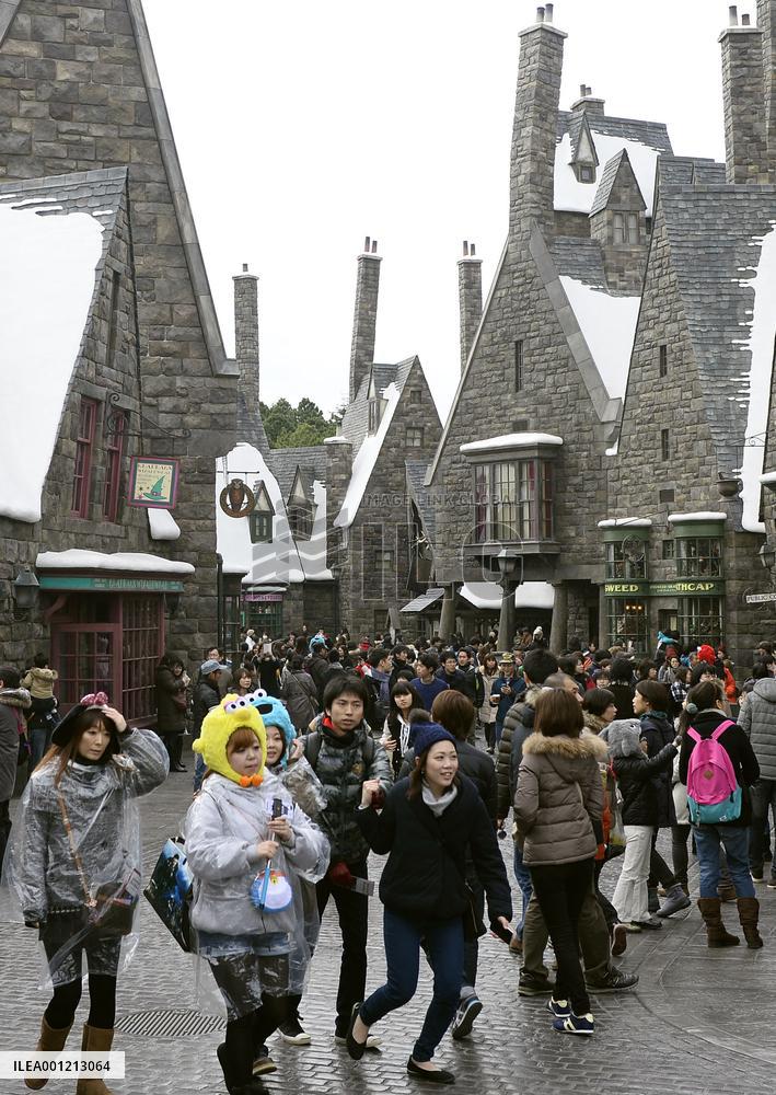USJ draws 10 mil. visitors since April