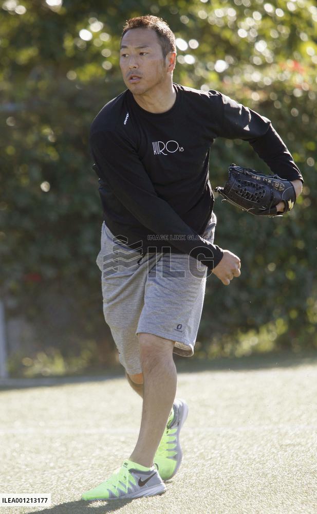 Kuroda to join Hiroshima Carp in mid-Feb.