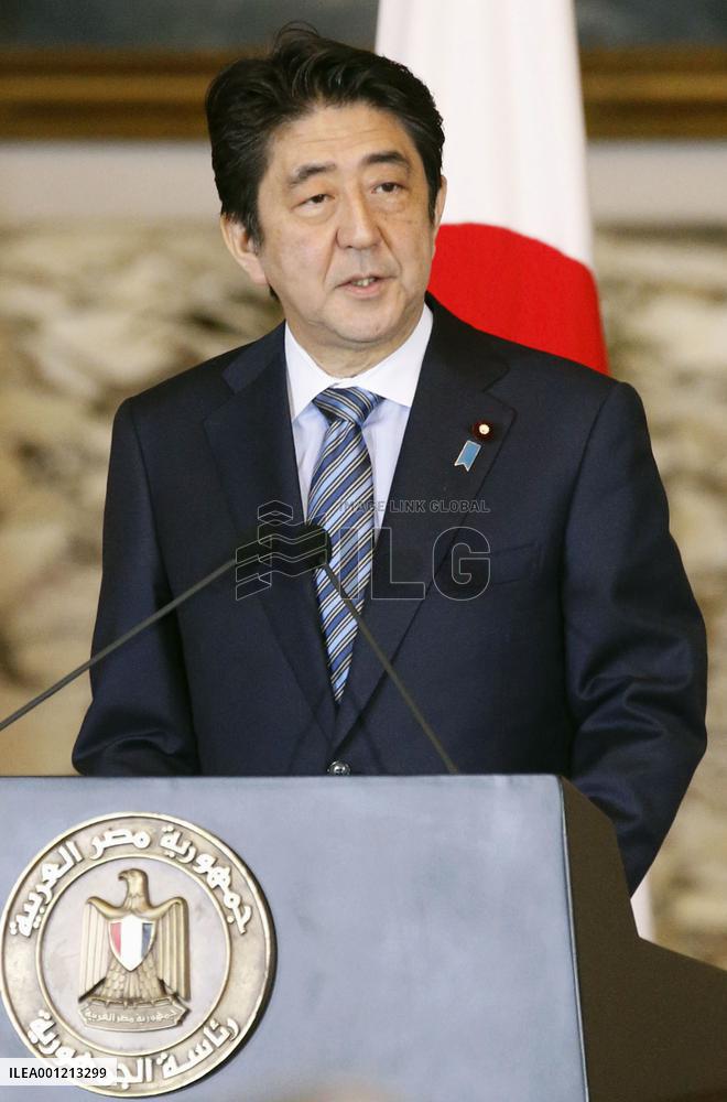 Japanese PM Abe offers 43 bil. yen loan to Egypt