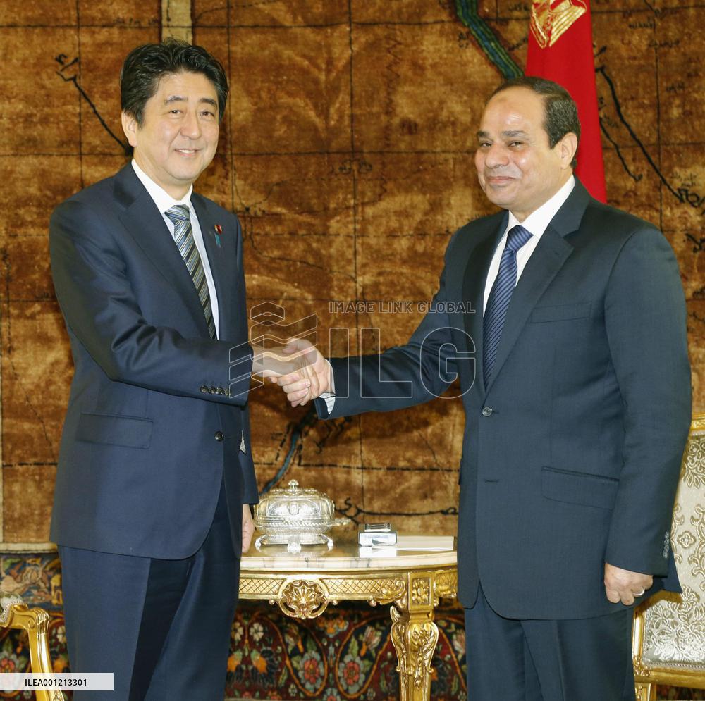 Japanese PM Abe offers 43 bil. yen loan to Egypt