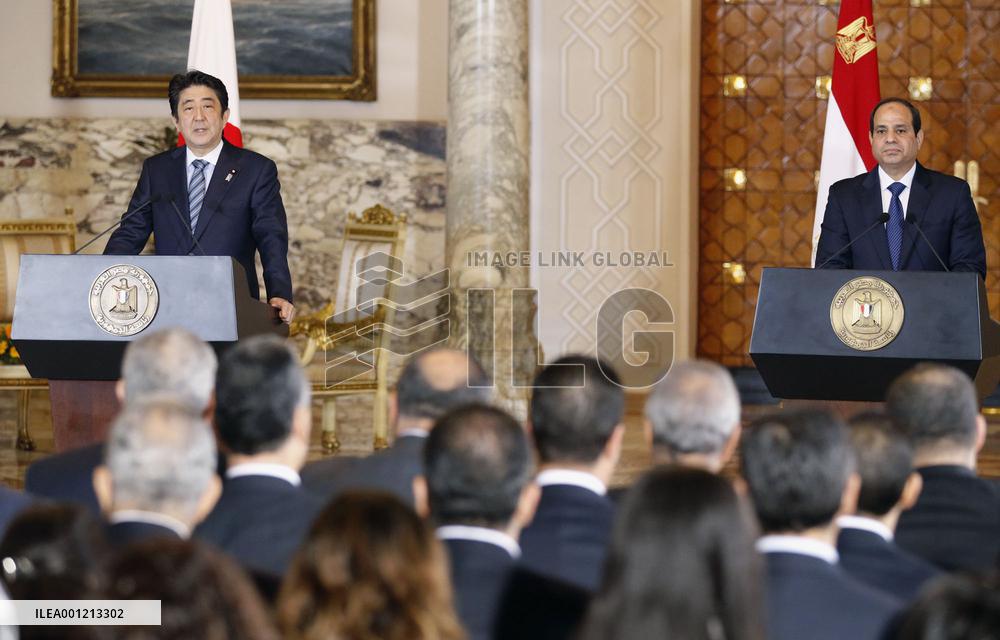 Japanese PM Abe offers 43 bil. yen loan to Egypt