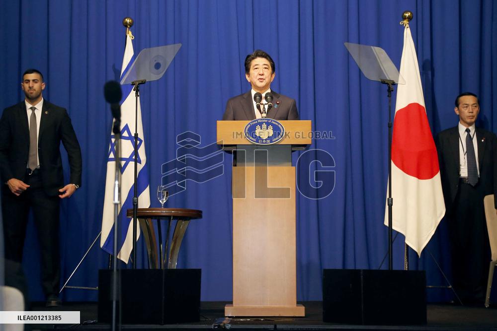 Islamic State militants threaten to kill 2 Japanese captives