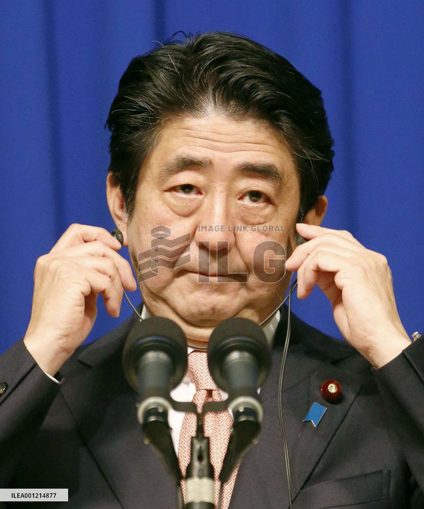 Islamic State militants threaten to kill 2 Japanese captives