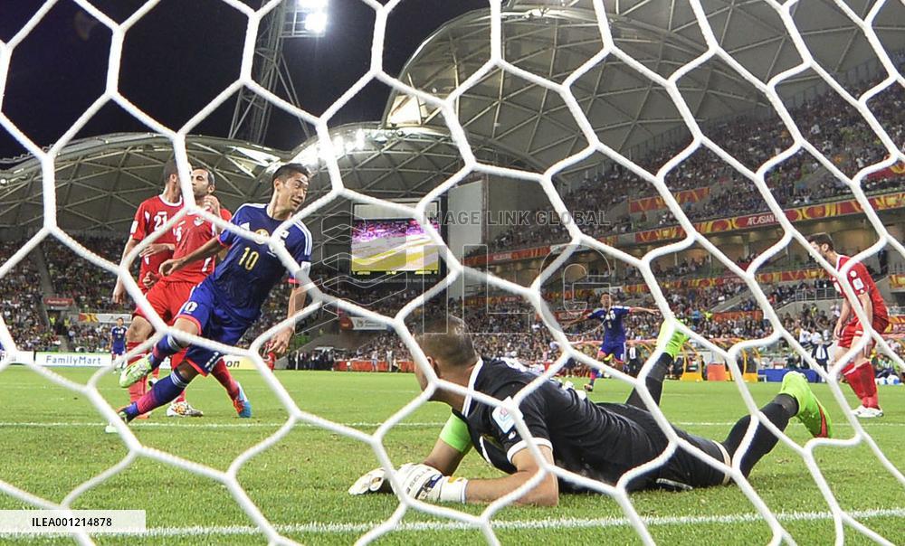 Japan reach quarterfinals in Asian Cup