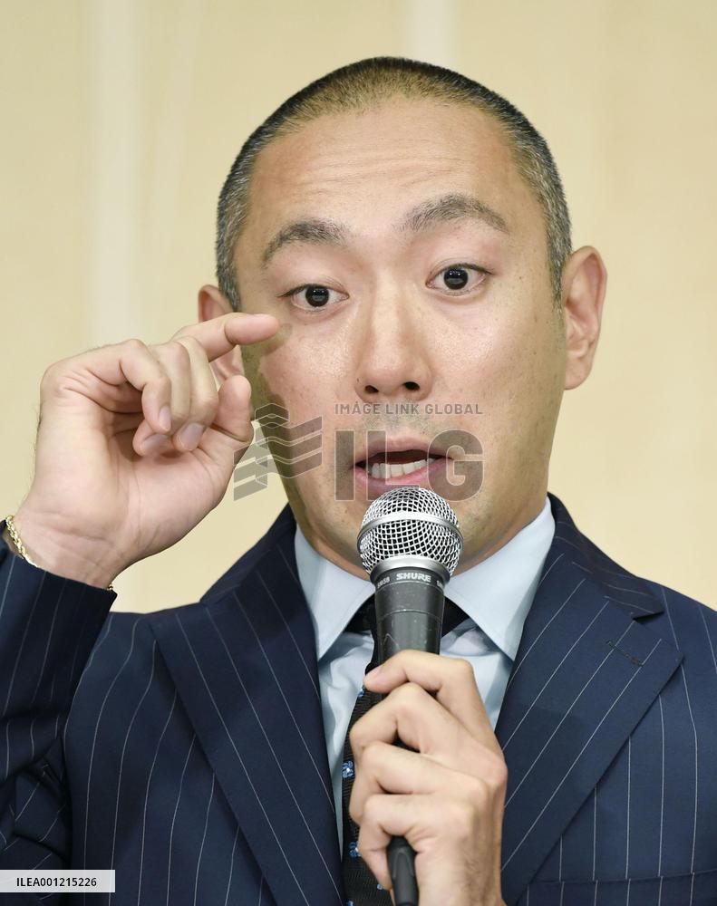 Kabuki star announces wife's advanced breast cancer