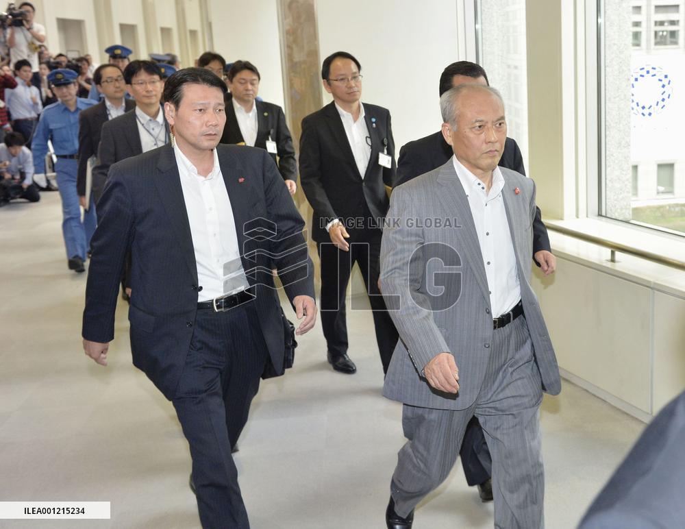 Tokyo Gov. Masuzoe submits resignation over political funds scandal