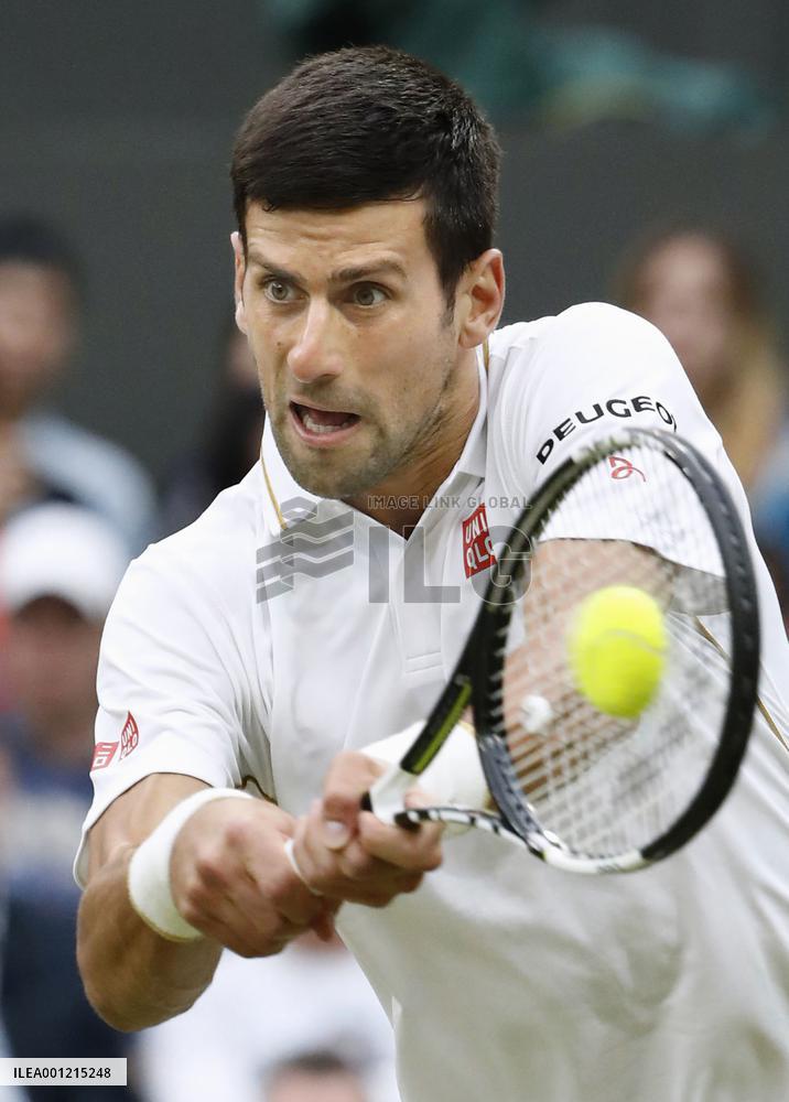 Djokovic moves into Wimbledon 3rd round