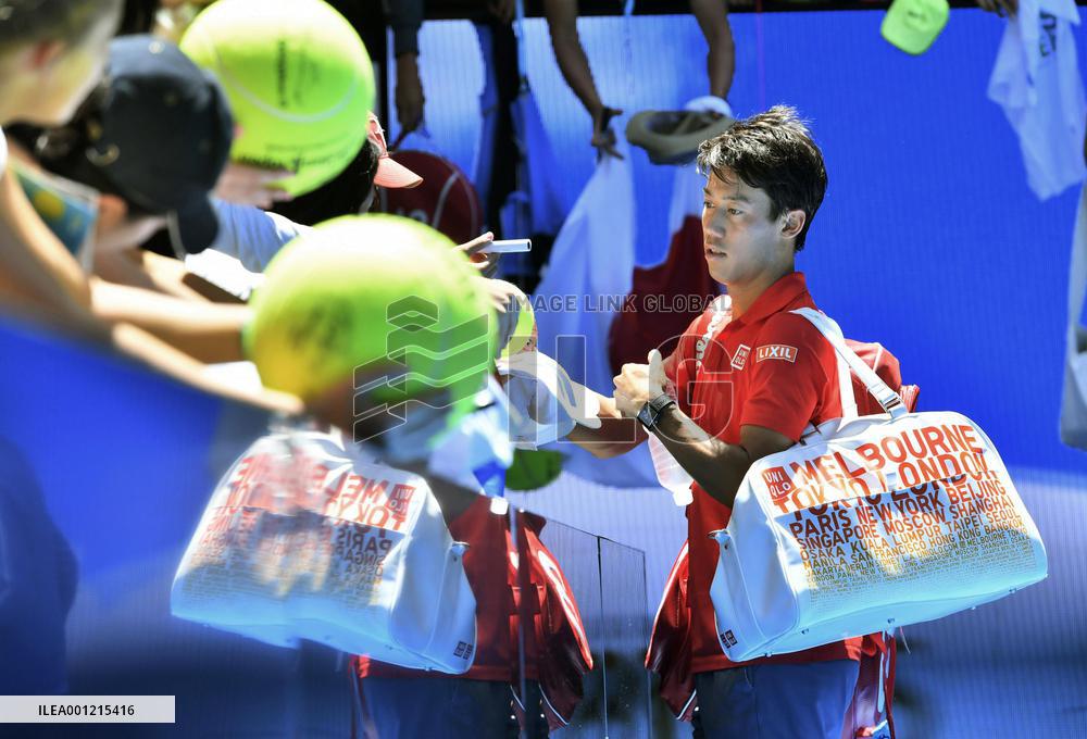 Japan's Nishikori moves into 3rd round at Australian Open