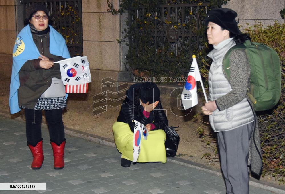 Supporters anguished as former S. Korean President Park arrested