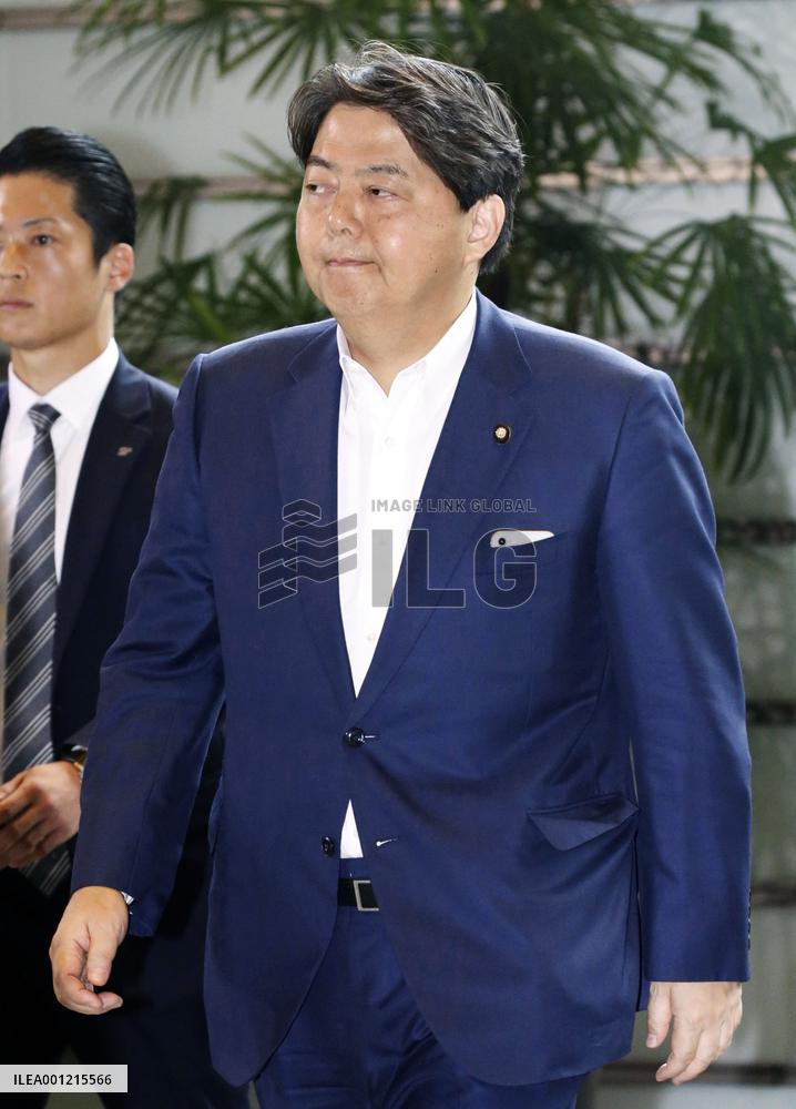 Cabinet reshuffle amid waning support for PM Abe