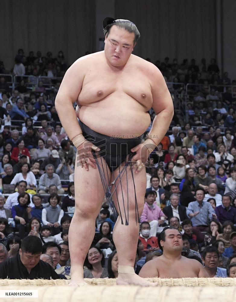 Lackluster sumo champion Kisenosato