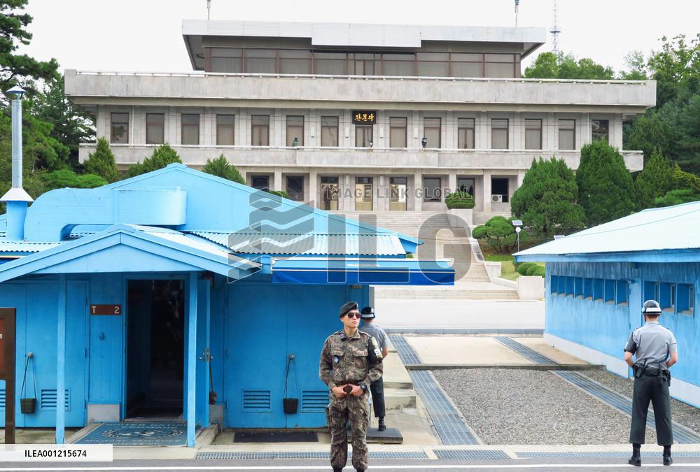 South Korean soldiers stand guard