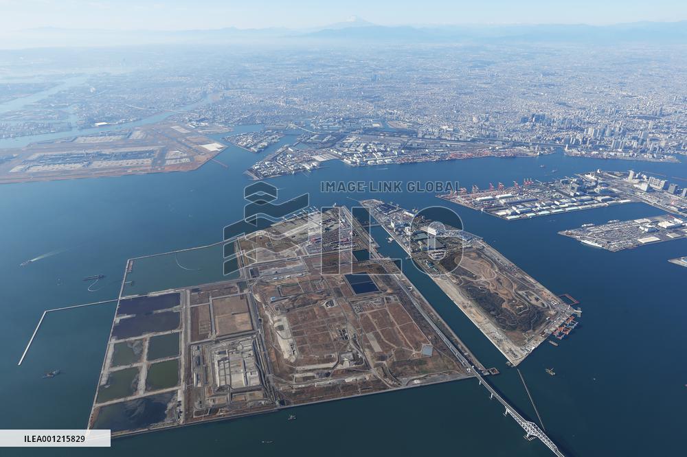 Tokyo's Central Breakwater landfills