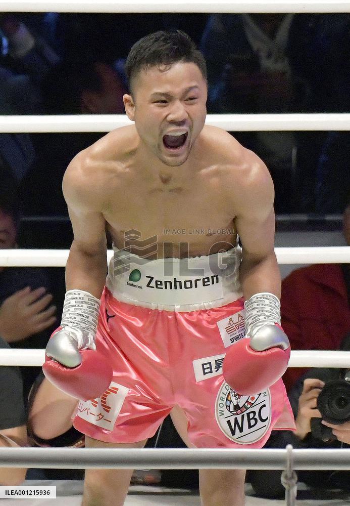Boxing: Higa defends title