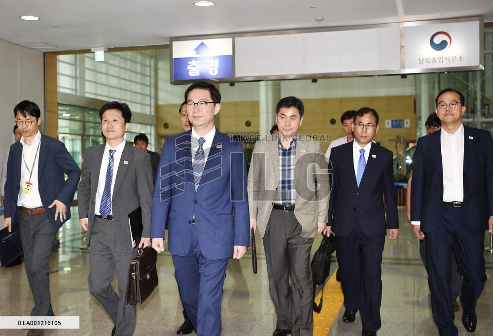 S. Korean delegation visits N. Korea