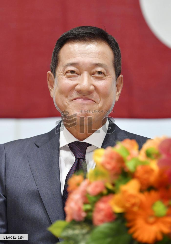 Ex-WBC championship team skipper Hara rejoins Giants