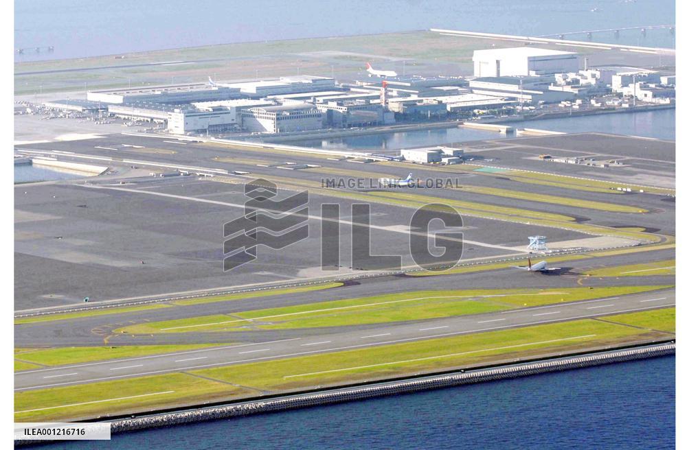 2nd runway opens at Kansai Int'l Airport