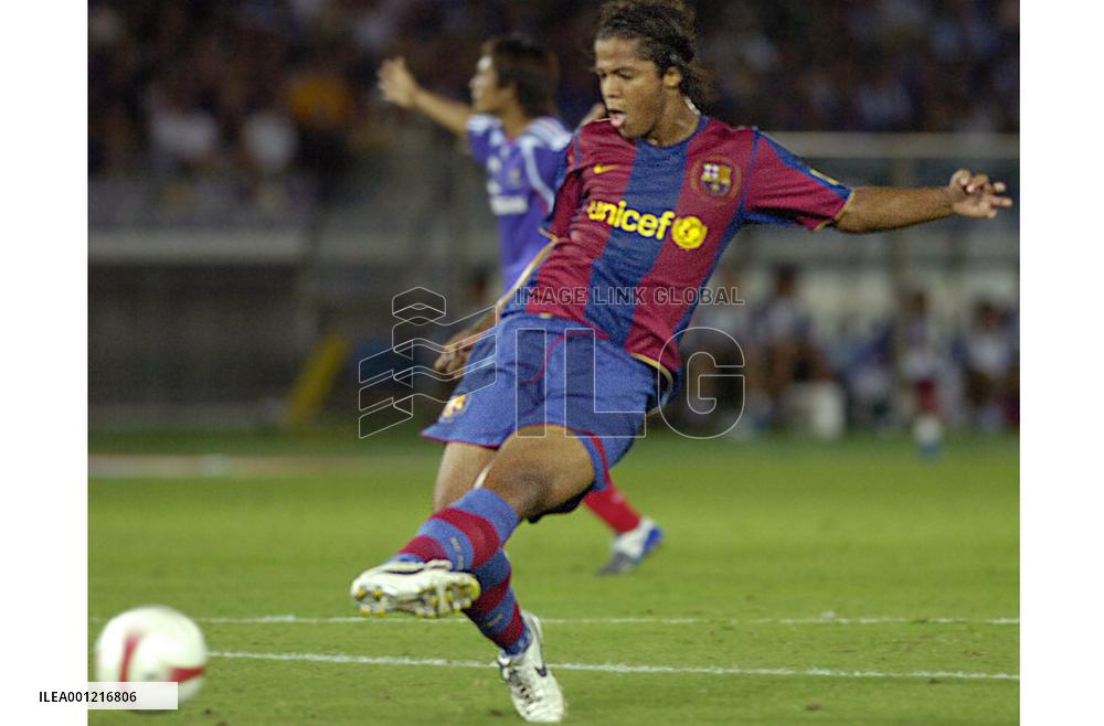 Barcelona edge Yokohama in preseason friendly