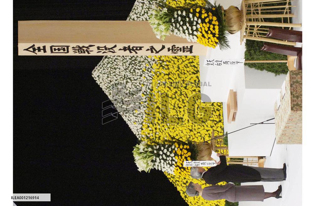 Emperor addresses end-of-war memorial service