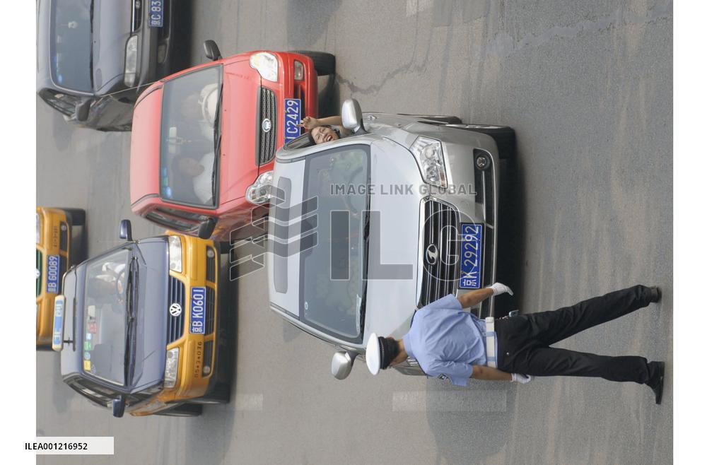 Beijing car ban begins in bid to improve air quality