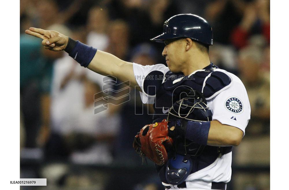 Jojima delivers in clutch for Mariners