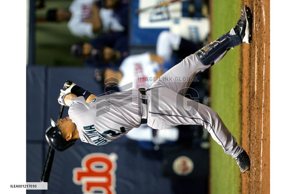 Mariners Johjima hits 2-run homer against Twins