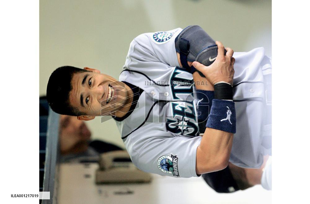 Jojima homers, doubles twice in Mariners win