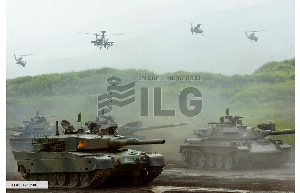 Koike observes GSDF firing drills