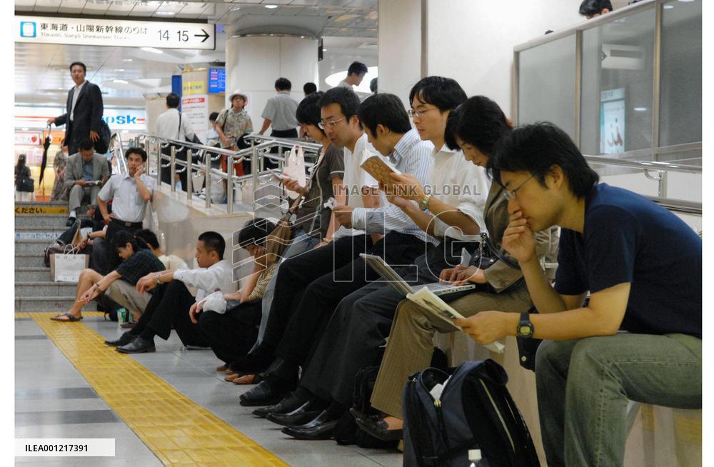 Typhoon rips through Tokyo metropolitan area