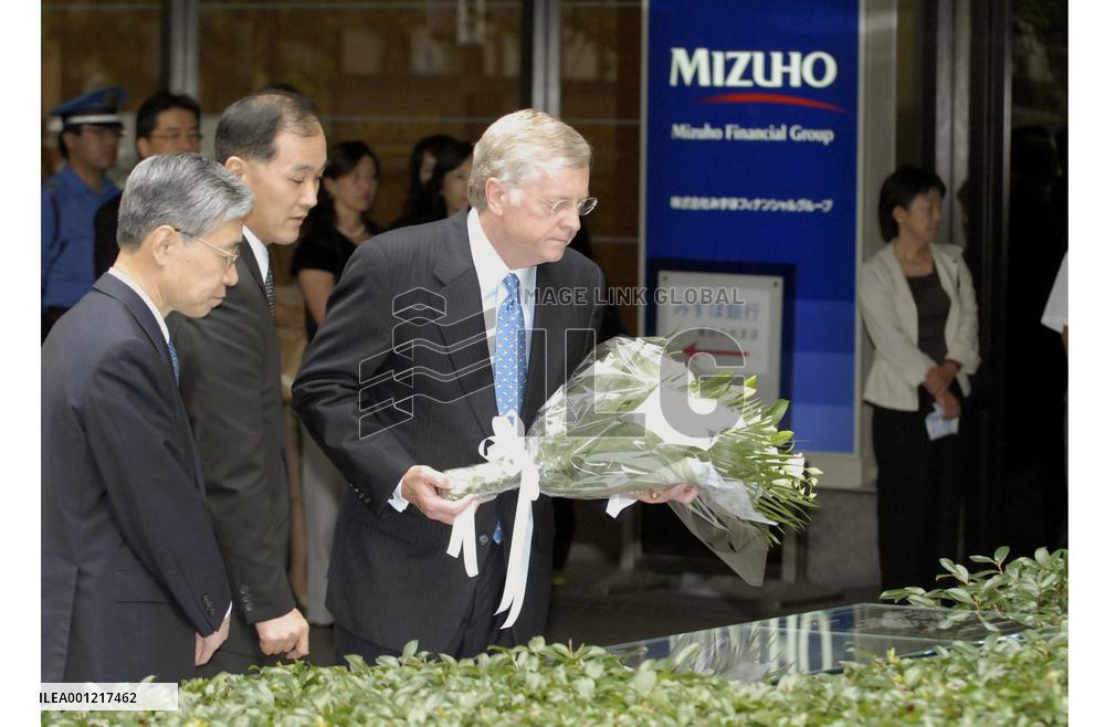 U.S. envoy remembers Japanese 9/11 victims at Mizuho Financial
