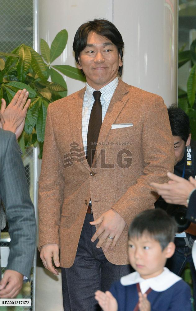 Matsui in Miyazaki as Giants' special camp coach