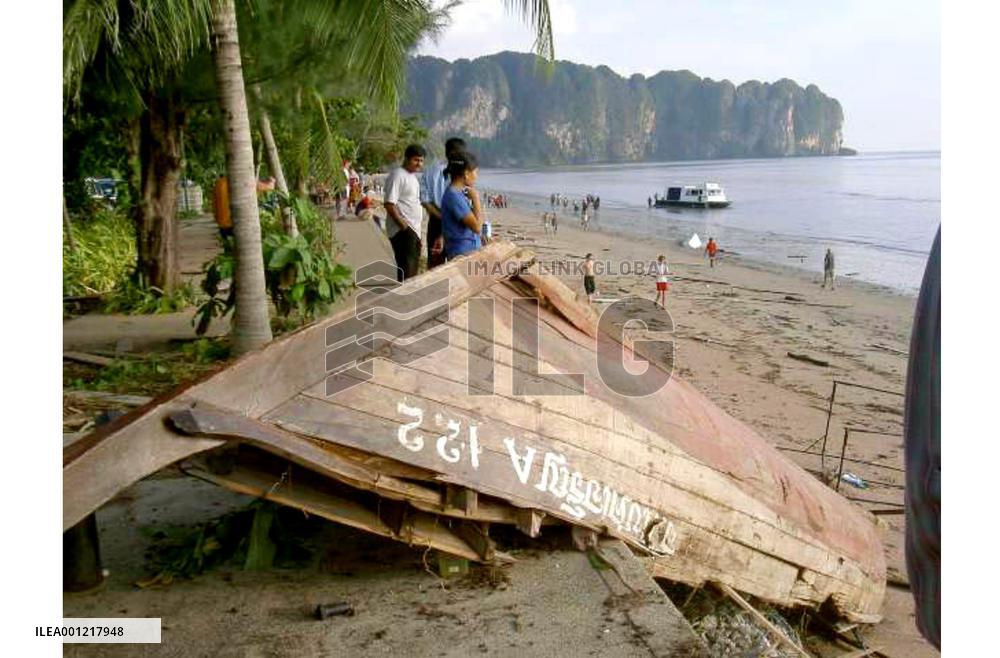 (1)Quake, tsunamis devastate Southeast, South Asia