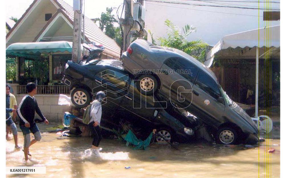 (4)Quake, tsunami devastate Southeast, South Asia