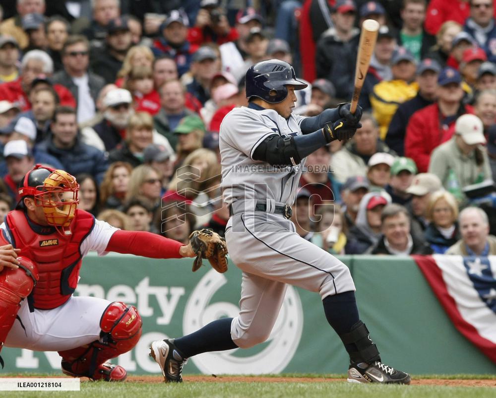 Boston Red Sox beats Tampa Bay Rays 5-3 in opening game