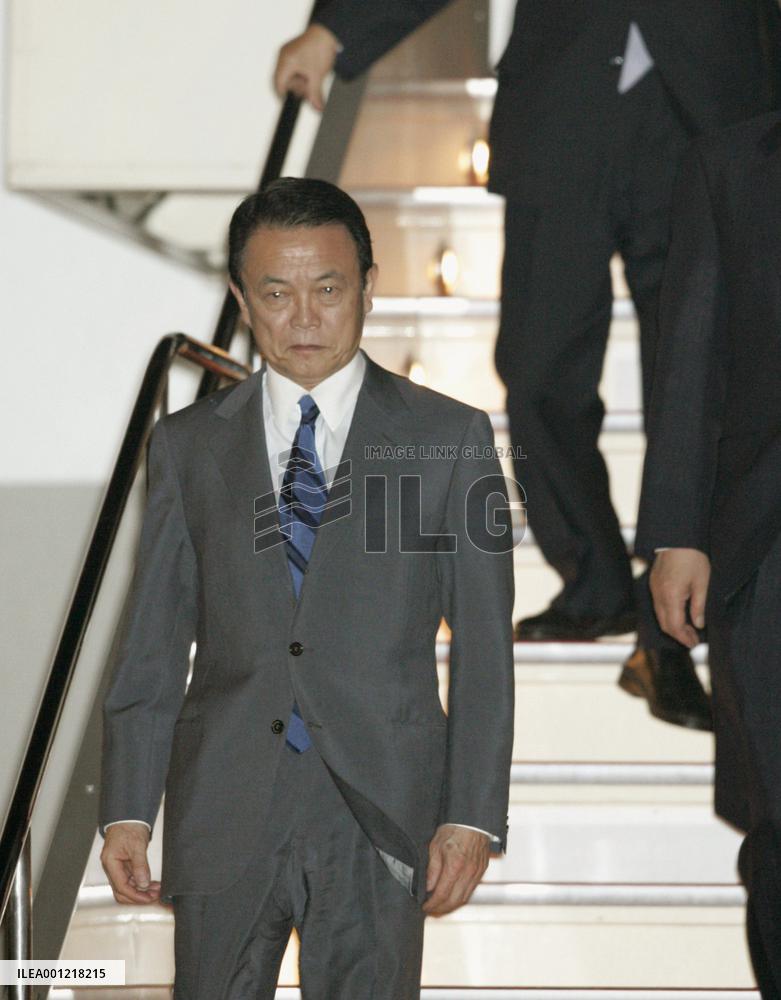 Aso returns home after cancellations of Asian summits in Thailand