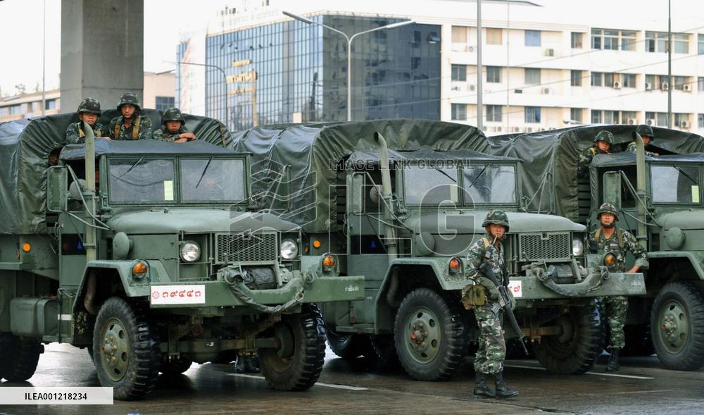 Thai security forces start crackdown on antigov't protesters