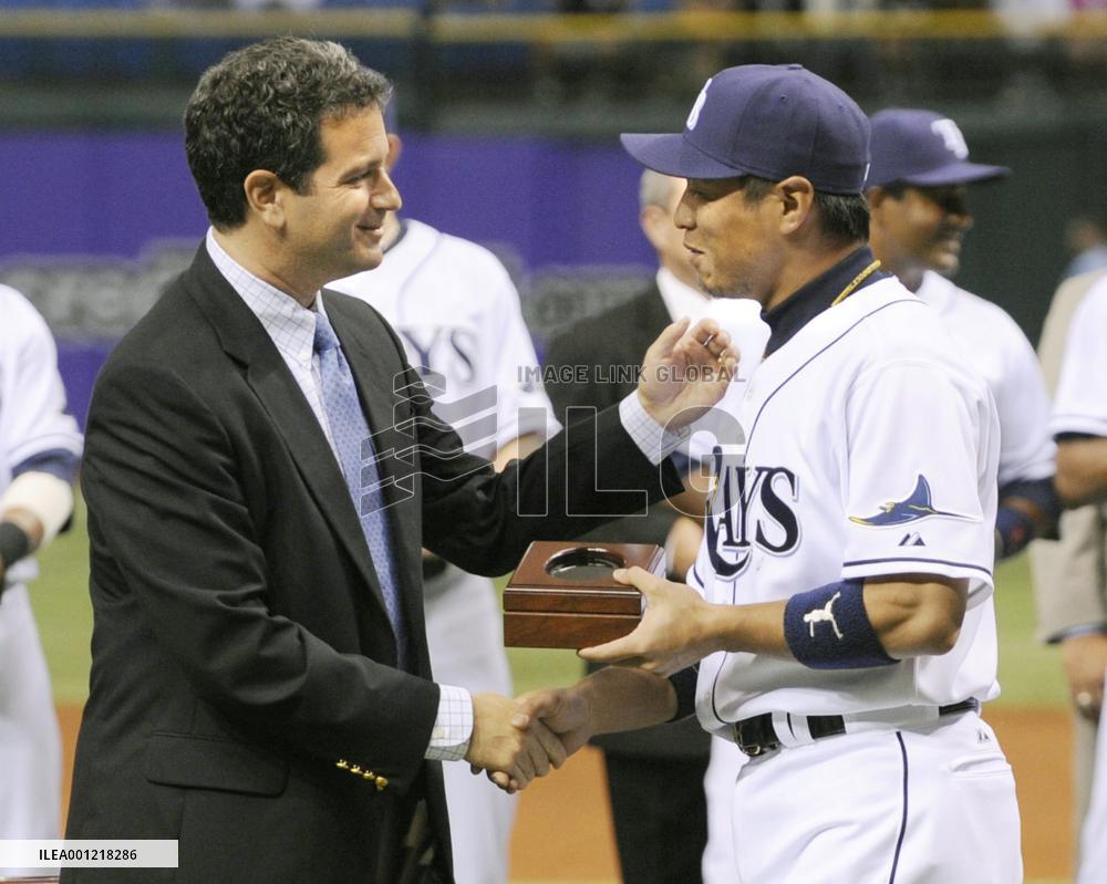 Iwamura receives 2008 victory ring