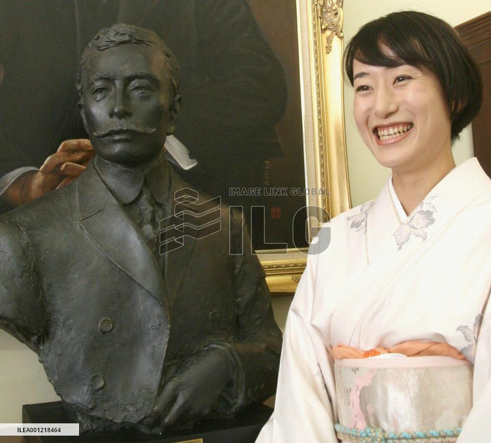Novelist Soseki's bust unveiled at London museum
