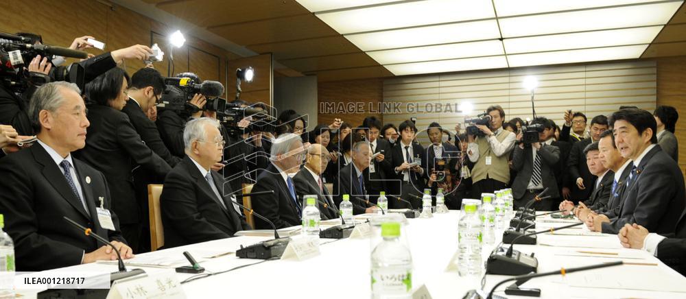 Abe, Japan business leaders