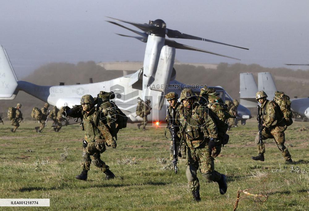 Japanese GSDF troops aboard U.S. Ospreys