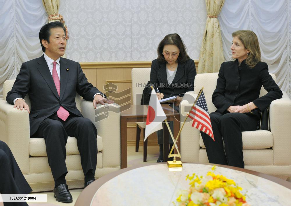 U.S. Ambassador Kennedy talks with New Komeito's Yamaguchi